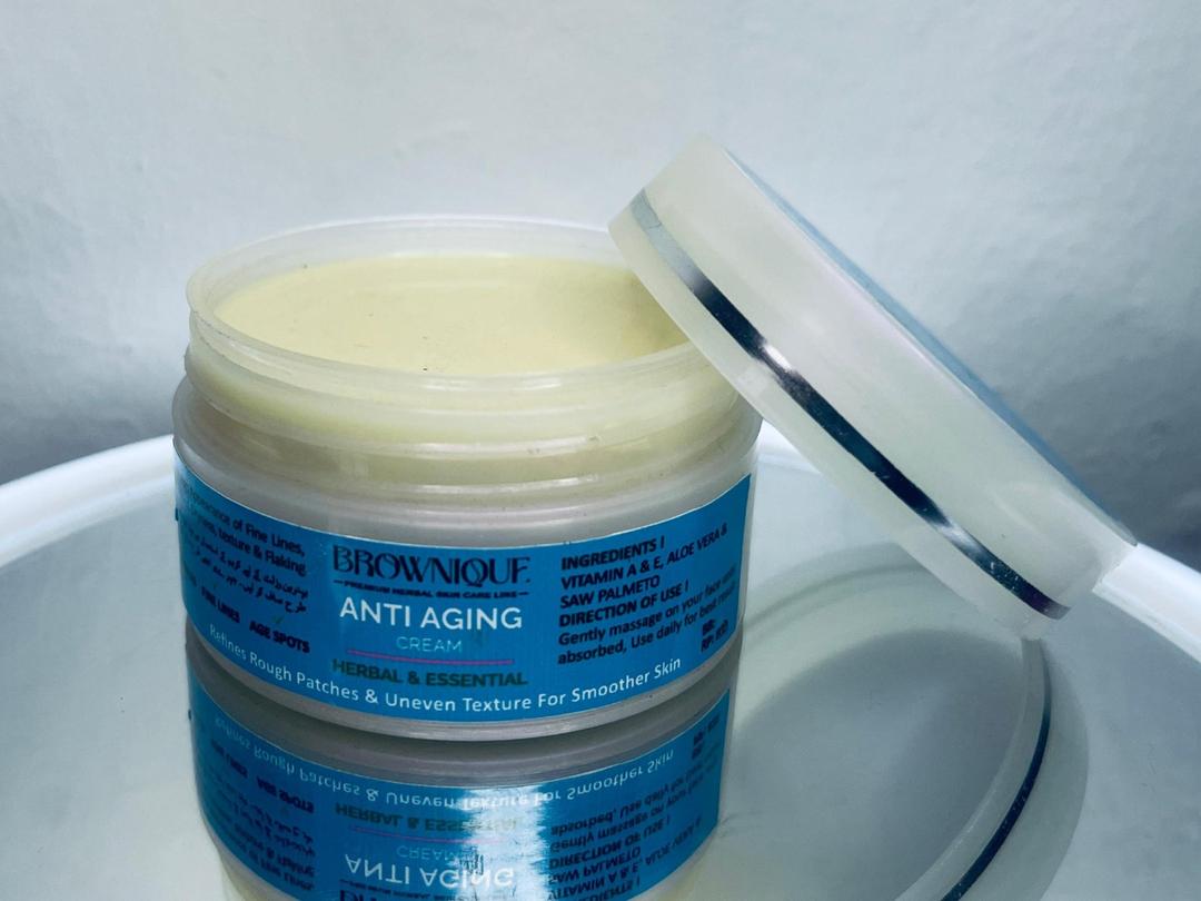Anti-Aging Face Cream with Organic Extracts