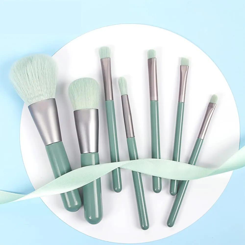 7 Pcs Professional Makeup Brush Set – Mint Green